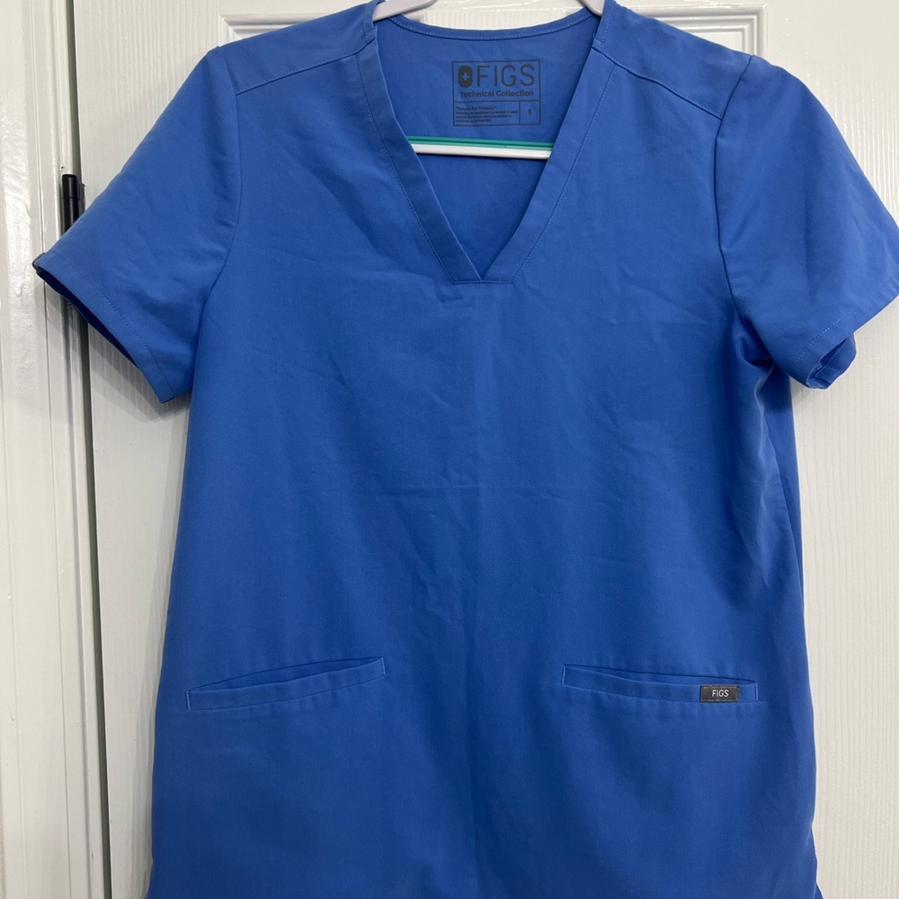 Figs scrub top